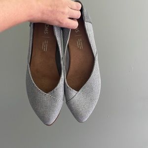 LIKE NEW Tom’s Women’s Loafer Flat Blue Size 6